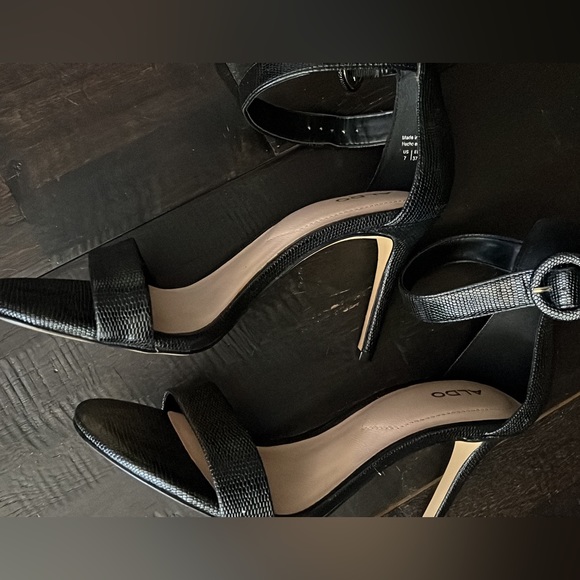 Cute ALDO evening sandals - Picture 2 of 3